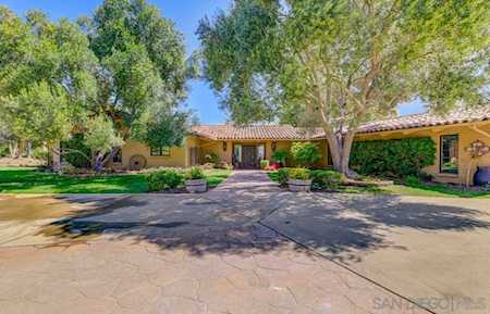 4067 Ladera Vista Fallbrook, CA 92028