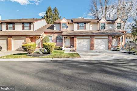 15 Greensward Ln Cherry Hill, NJ 08002