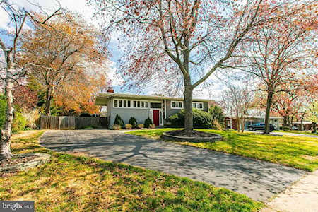6124 Knollwood Dr Falls Church, VA 22041