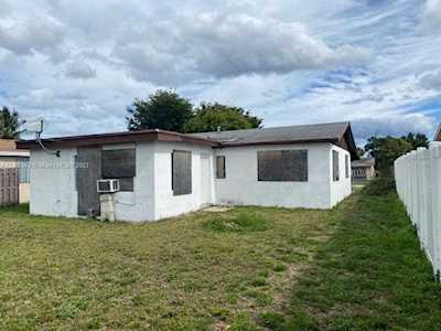 573 NW 2nd Way Deerfield Beach, FL 33441