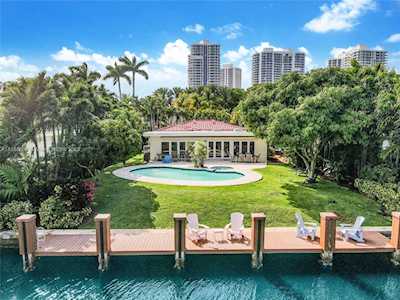 532 N Island Dr Golden Beach, FL 33160
