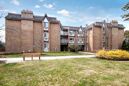 340 Claymoor Rd #1D Hinsdale, IL 60521