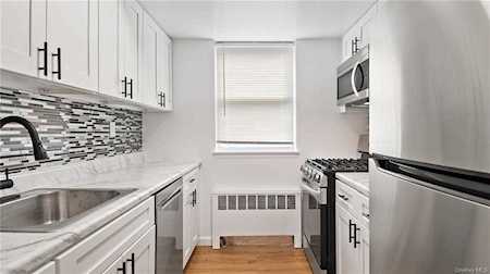 168 Centre Avenue #1V New Rochelle, NY 10805