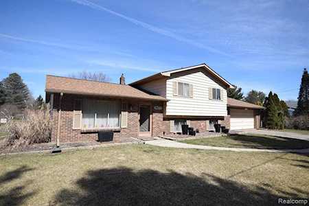 9477 White Lake Rd Tyrone Twp, MI 48430
