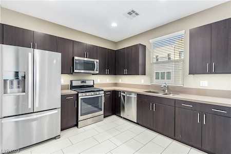 11257 Rainbow Peak Ave #211 Las Vegas, NV 89135