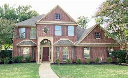 1045 Woodbriar Drive Grapevine, TX 76051