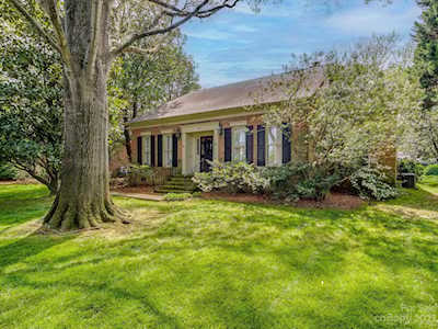 3300 Sharon Rd Charlotte, NC 28211