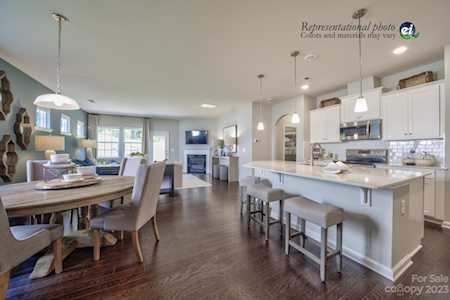 1118 Narrowmouth Ct Lancaster, SC 29720