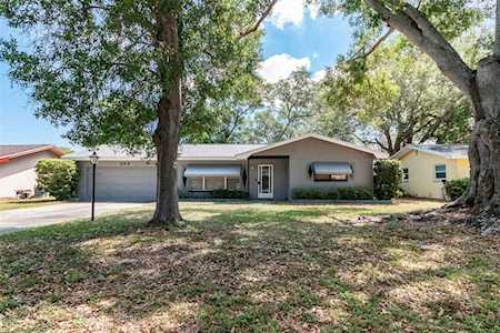 653 Deville Dr E Largo, FL 33771