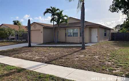 7388 San Castle Blvd Lake Worth, FL 33462