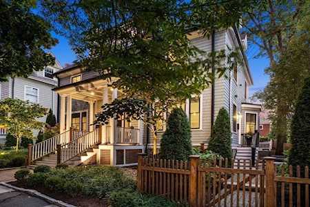 106 Thorndike St #1 Brookline, MA 02446