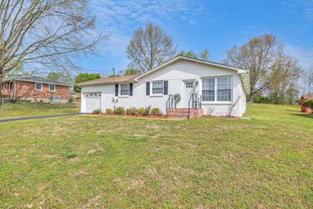 104 La Bar Dr Hendersonville, TN 37075