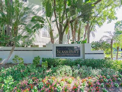 610 Batten Ct Tampa, FL 33602