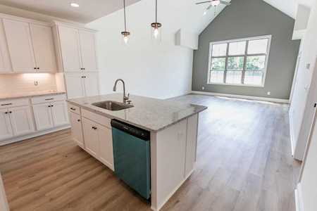 428 Fox Run W Springfield, TN 37172