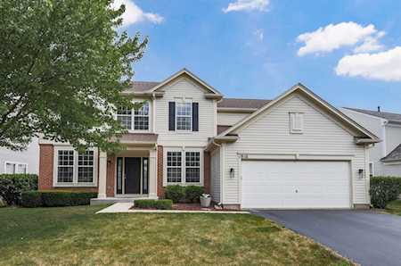 1910 Capri Dr Aurora, IL 60503