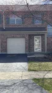 307 Cromwell Ct Westmont, IL 60559