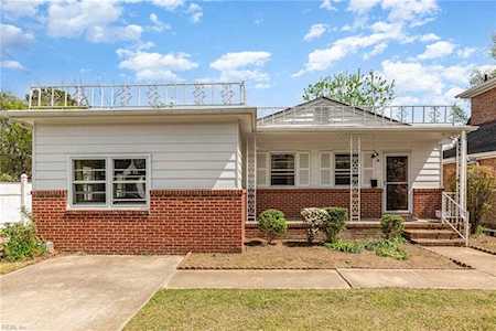 18 Charles St Hampton, VA 23669