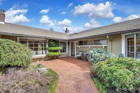 1622 125th Ave SE Bellevue, WA 98005