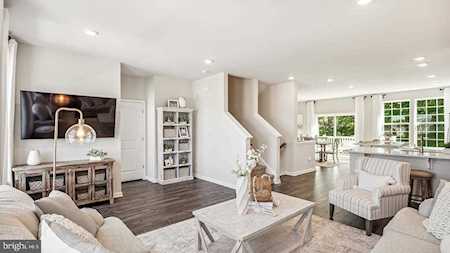33 Stanton Rd Mount Holly, NJ 08060