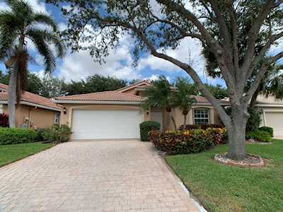 6967 Viale Elizabeth Delray Beach, FL 33446