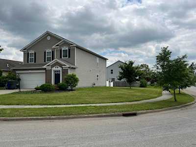 5453 Village Grove Lane Canal Winchester, OH 43110
