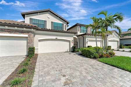 5904 Wake Forest RUN #102 Bradenton, FL 34211