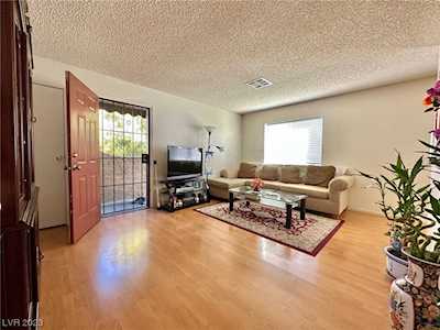 5181 Pioneer Ave #204 Las Vegas, NV 89146