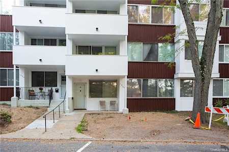 1503 Fox Glen Dr Hartsdale, NY 10530