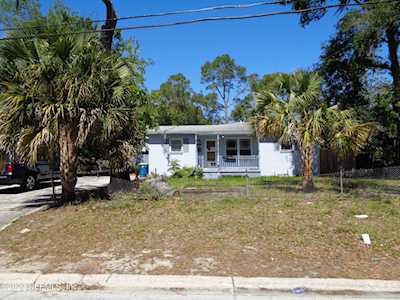 7327 Bamberg RD Jacksonville, FL 32277