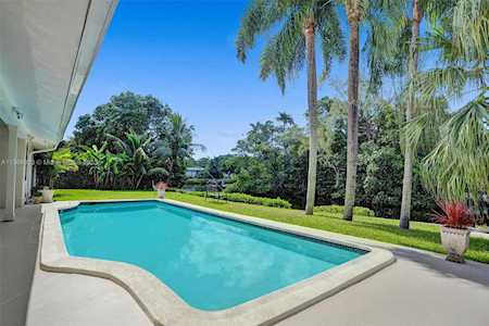 2450 NE 196th St Miami, FL 33180