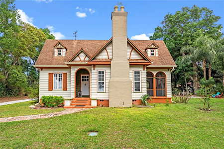 1210 S Clayton St Mount Dora, FL 32757