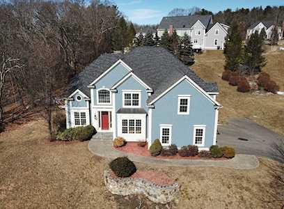 1 Fairway Dr Northborough, MA 01532