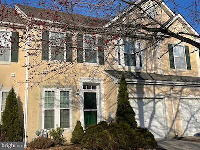 22 Bridle Ct Cherry Hill, NJ 08003
