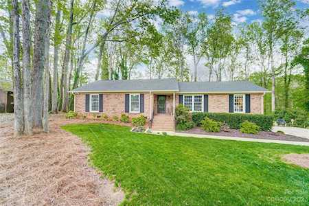 301 Lakenheath Ln Matthews, NC 28105
