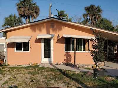 211 Fairweather Ln Fort Myers Beach, FL 33931