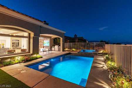 2820 High Range Dr Las Vegas, NV 89134