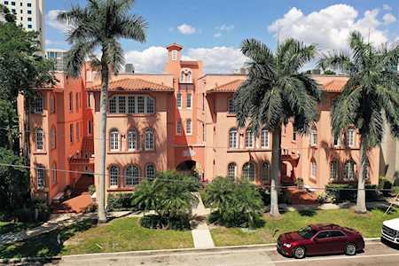 1221 N Palm Ave #303 Sarasota, FL 34236