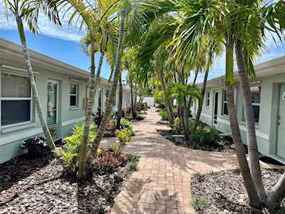 9040 Blind Pass Rd #B1 St. Pete Beach, FL 33706