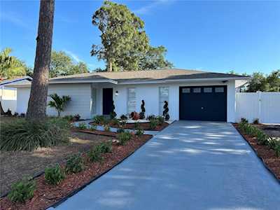 7020 W Pocahontas Ave Tampa, FL 33634