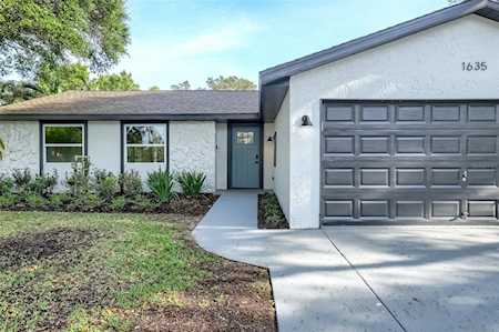 1635 Castlewood Ln Palm Harbor, FL 34683
