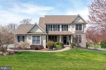 144 Huntingwood Dr Lancaster, PA 17602