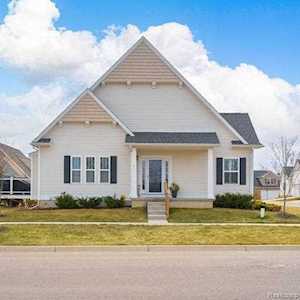 341 Dorchester Dr Howell, MI 48855
