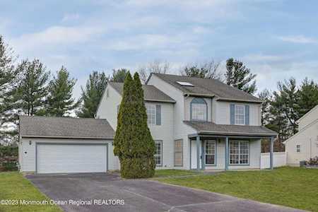 5 Greenfield Rd Manalapan, NJ 07726