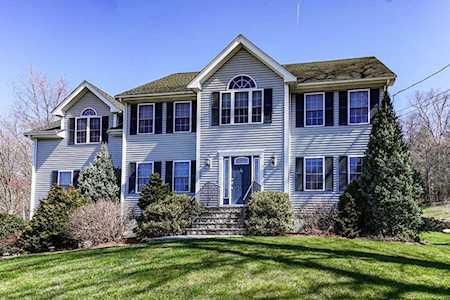 26 Highridge Rd Bellingham, MA 02019