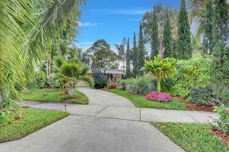 914 Snowden Drive Lake Worth Beach, FL 33461