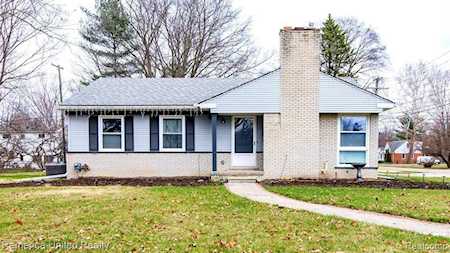 34216 Coventry Dr Livonia, MI 48154
