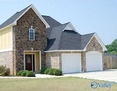 1104 NW Elm Street Hartselle, AL 35640
