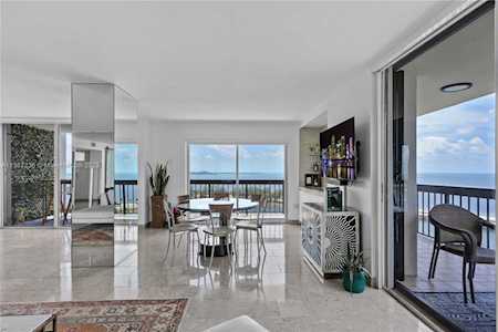 2333 Brickell Ave #2002 Miami, FL 33129