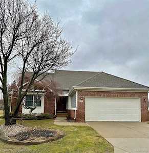 31231 Barrington Dr Novi, MI 48377