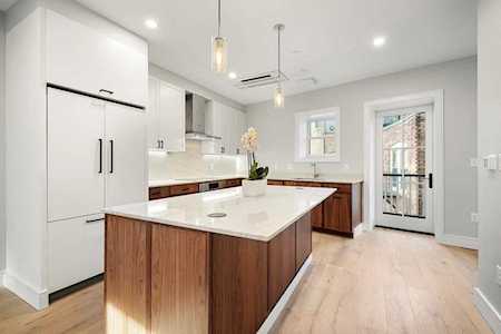 471 Hanover Street #3 Boston, MA 02113